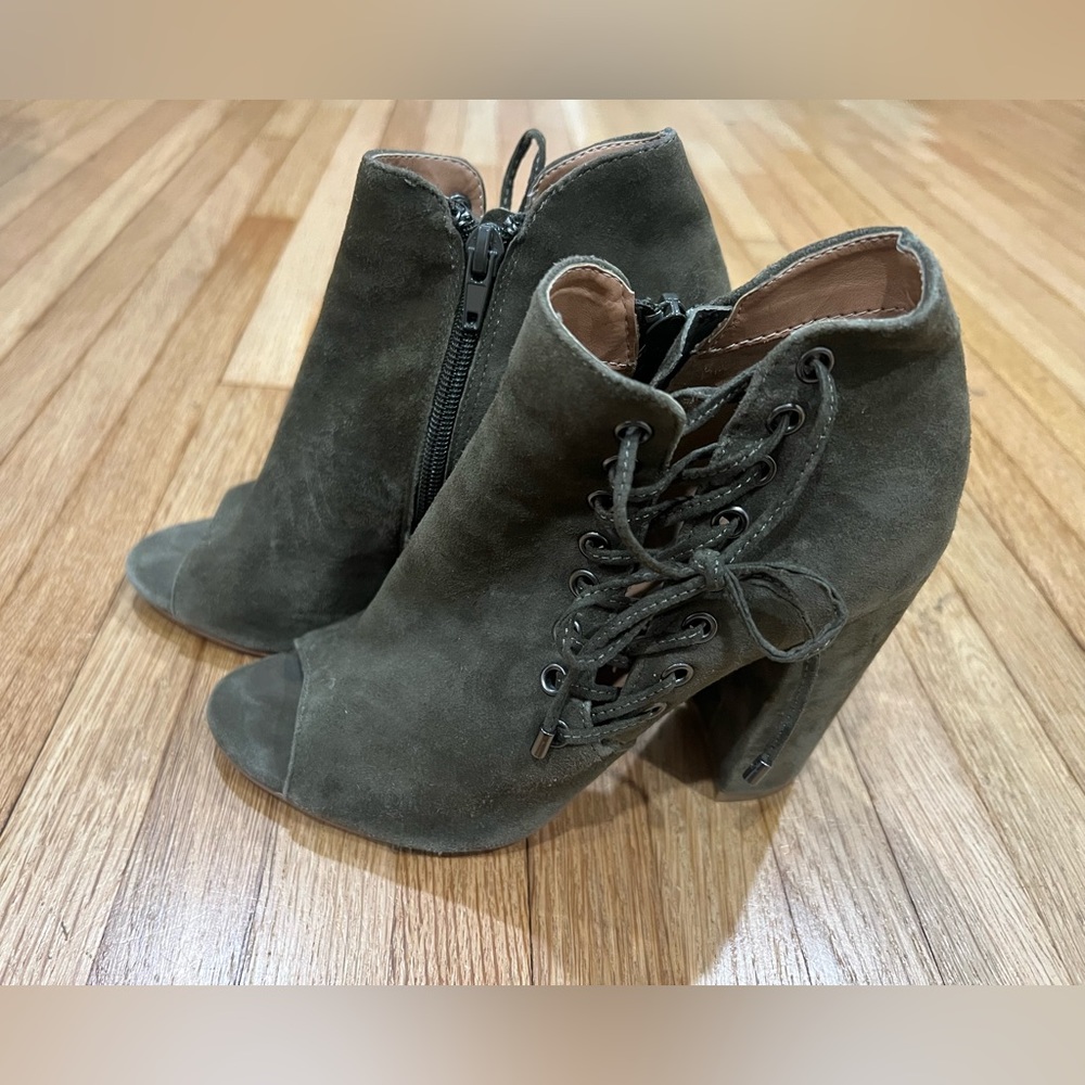 Steve Madden Women’s Ballard Olive Suede Booties w/ Lace Up Side & Open-toed 6.5